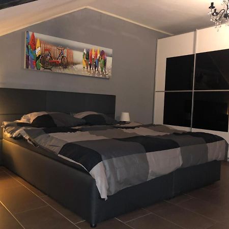 Sky Night Loft Apartment Duren Bagian luar foto