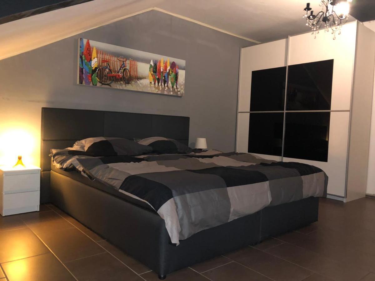 Sky Night Loft Apartment Duren Bagian luar foto