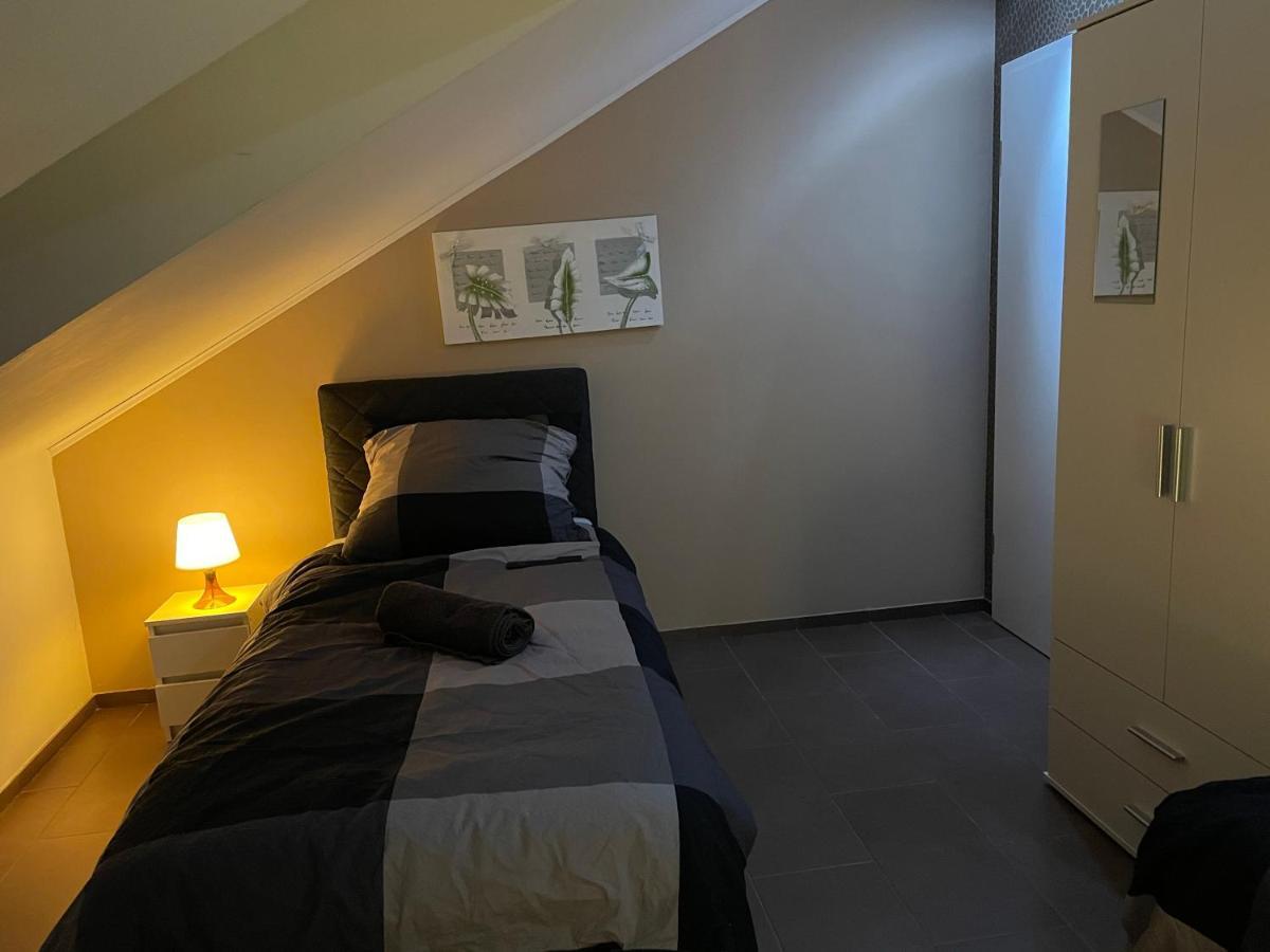 Sky Night Loft Apartment Duren Bagian luar foto